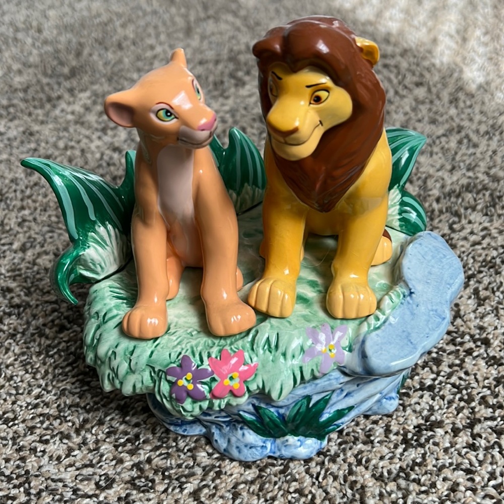 1994 Lion King Music box